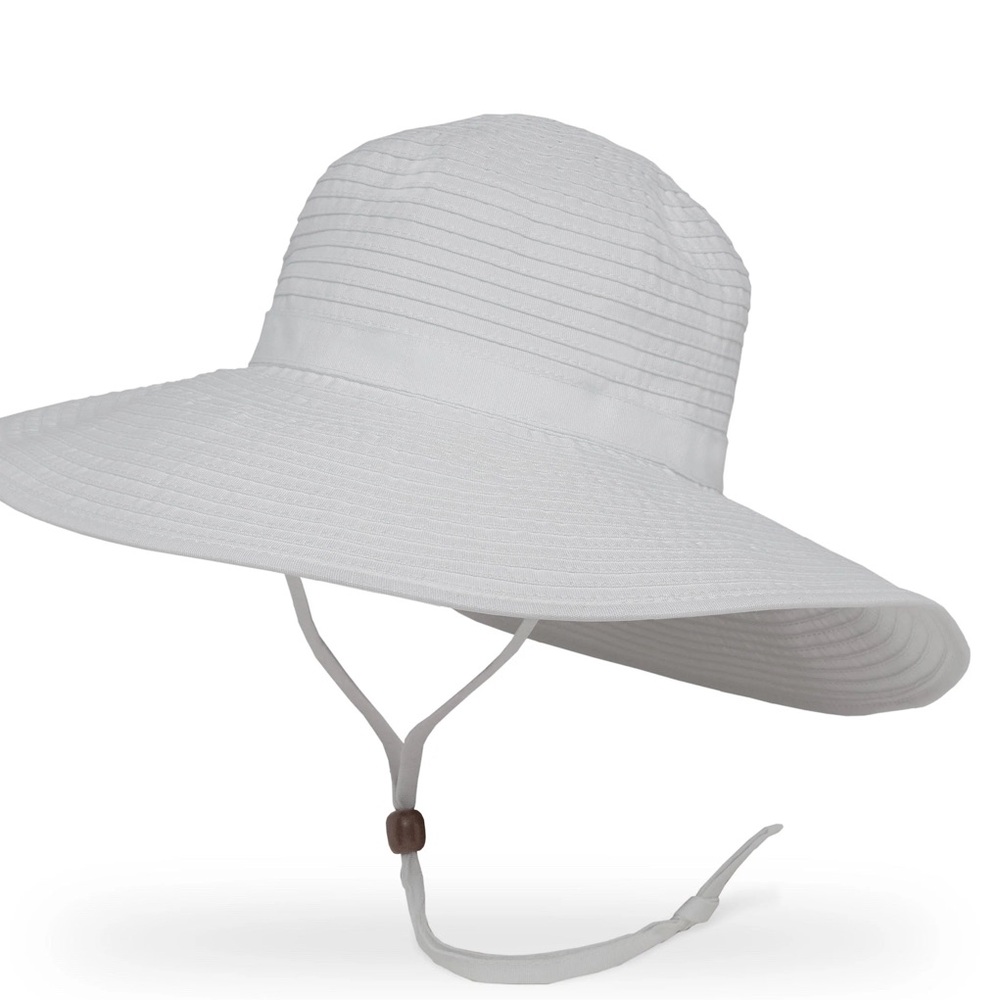 Sunday Afternoons white beach hat NWT